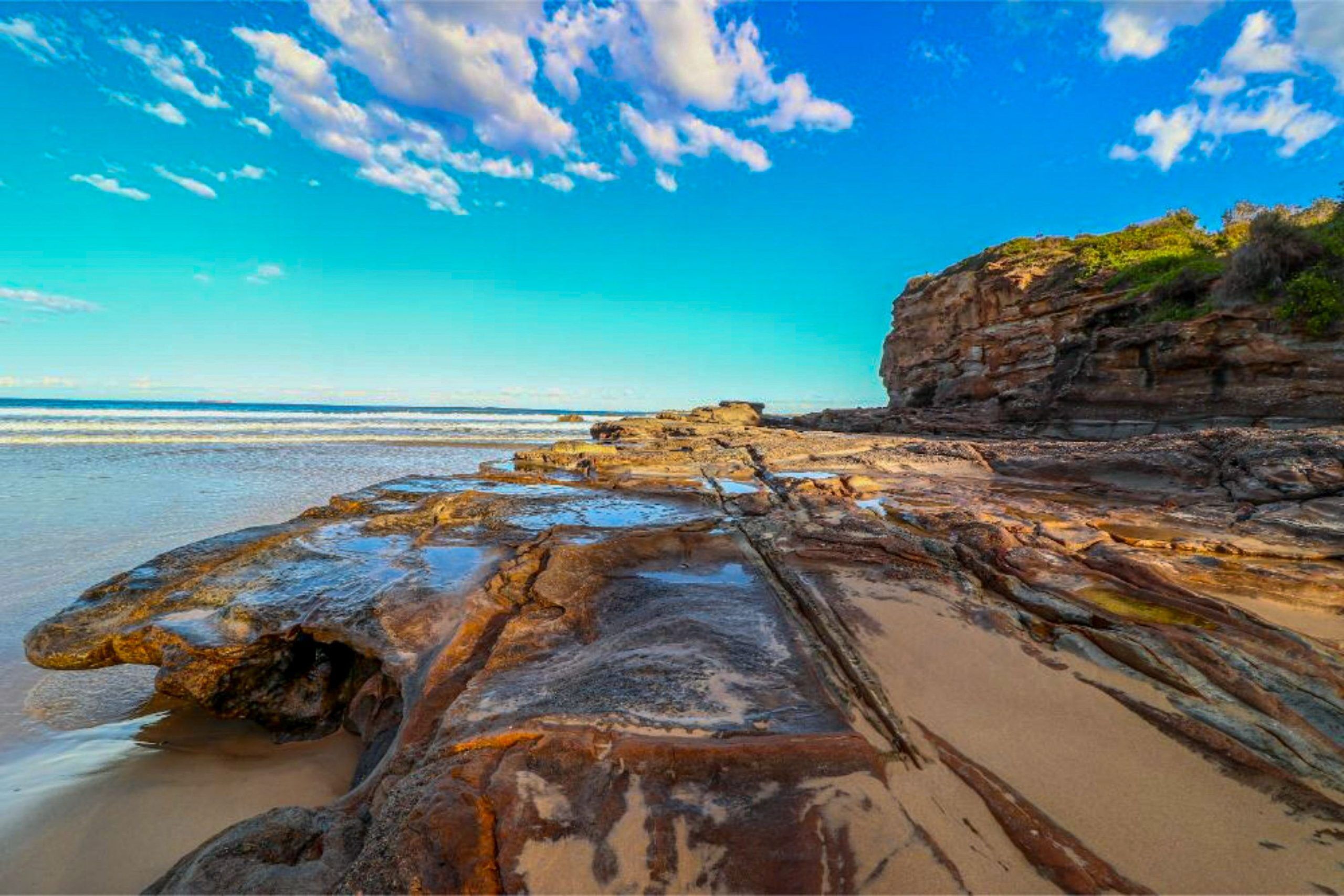 the-rock-pools-at-caves-beach
